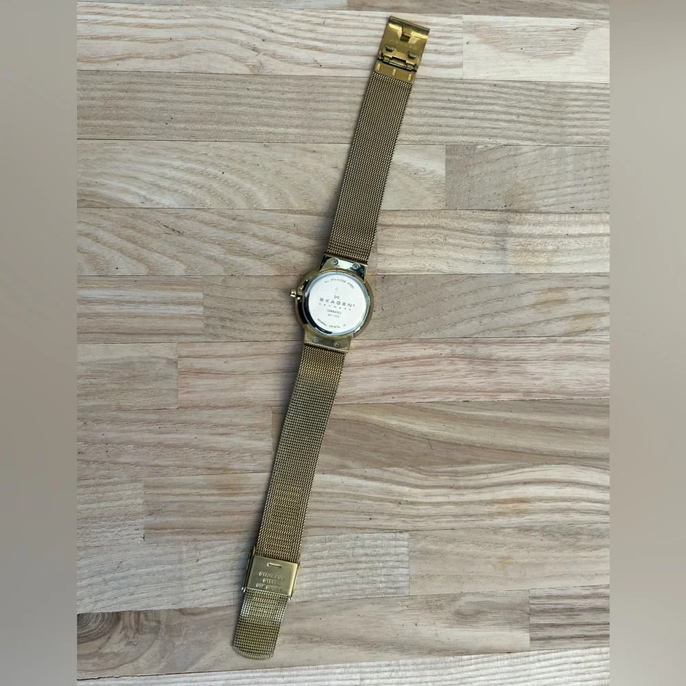 Skagen Steel Denmark Ladies Watch Gold-Tone Mesh Bracelet  Dial Ring Crystals